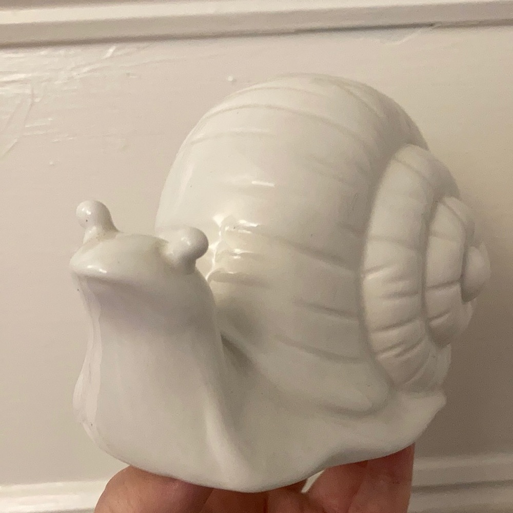 🐌 Threshold White Ceramic Snail 🐚